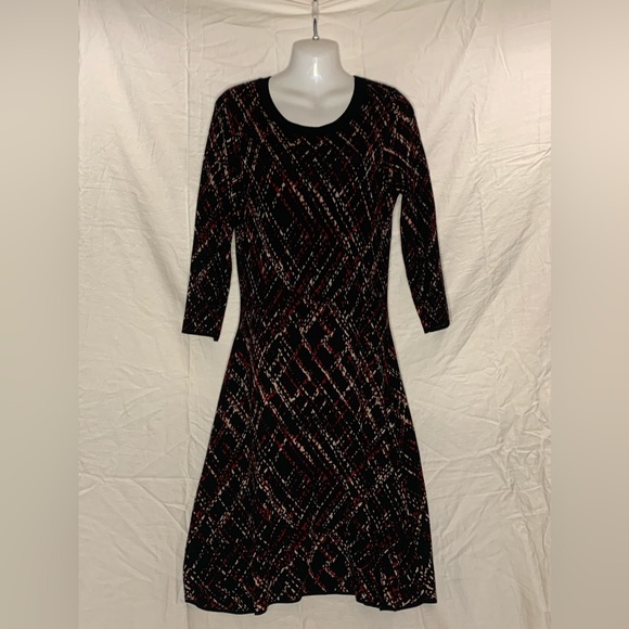 TAYLOR Dress - Picture 4 of 8